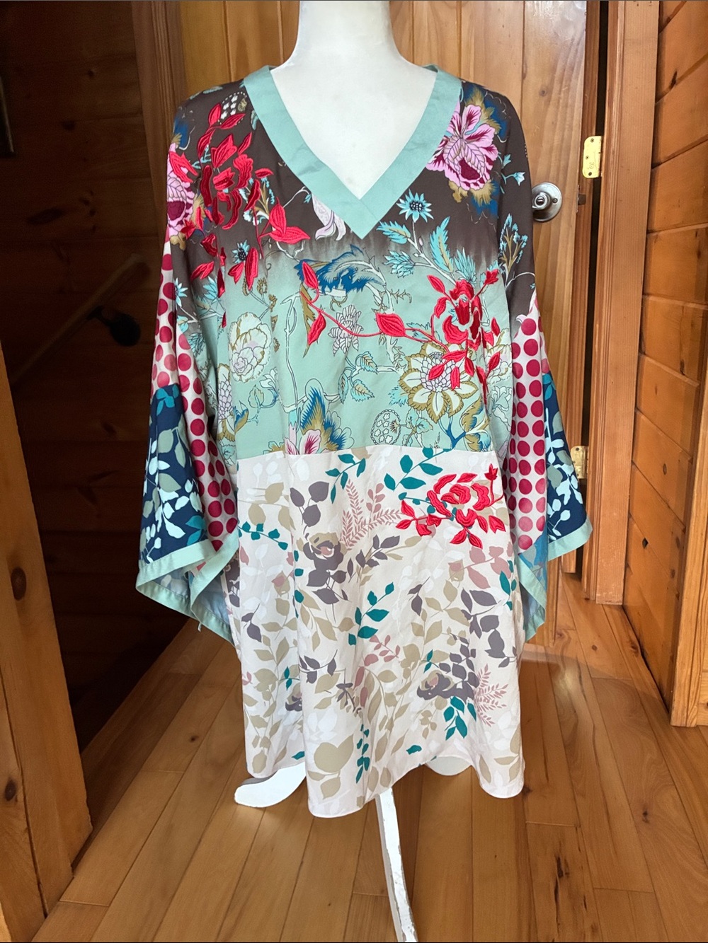 Soft surroundings butterfly hanger chief sleeve embroidered top